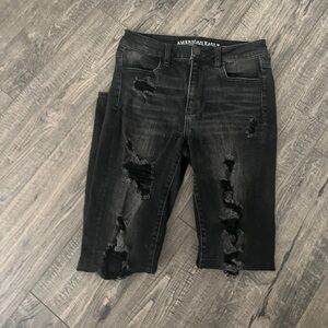 AMERICAN EAGLE black distressed jeans
